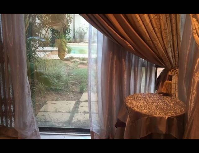 1 BEDROOM PROPERTY TO RENT IN HOUGHTON